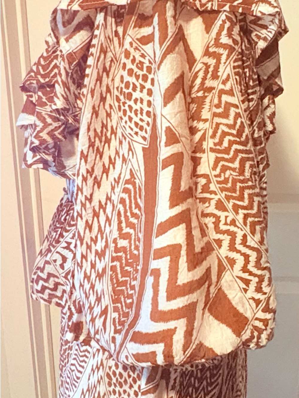 Karlie GEOMETRIC TRIBAL VNECK RUFFLE BROWN AND CREAM MIDI DRESS Size Small - Picture 6 of 12